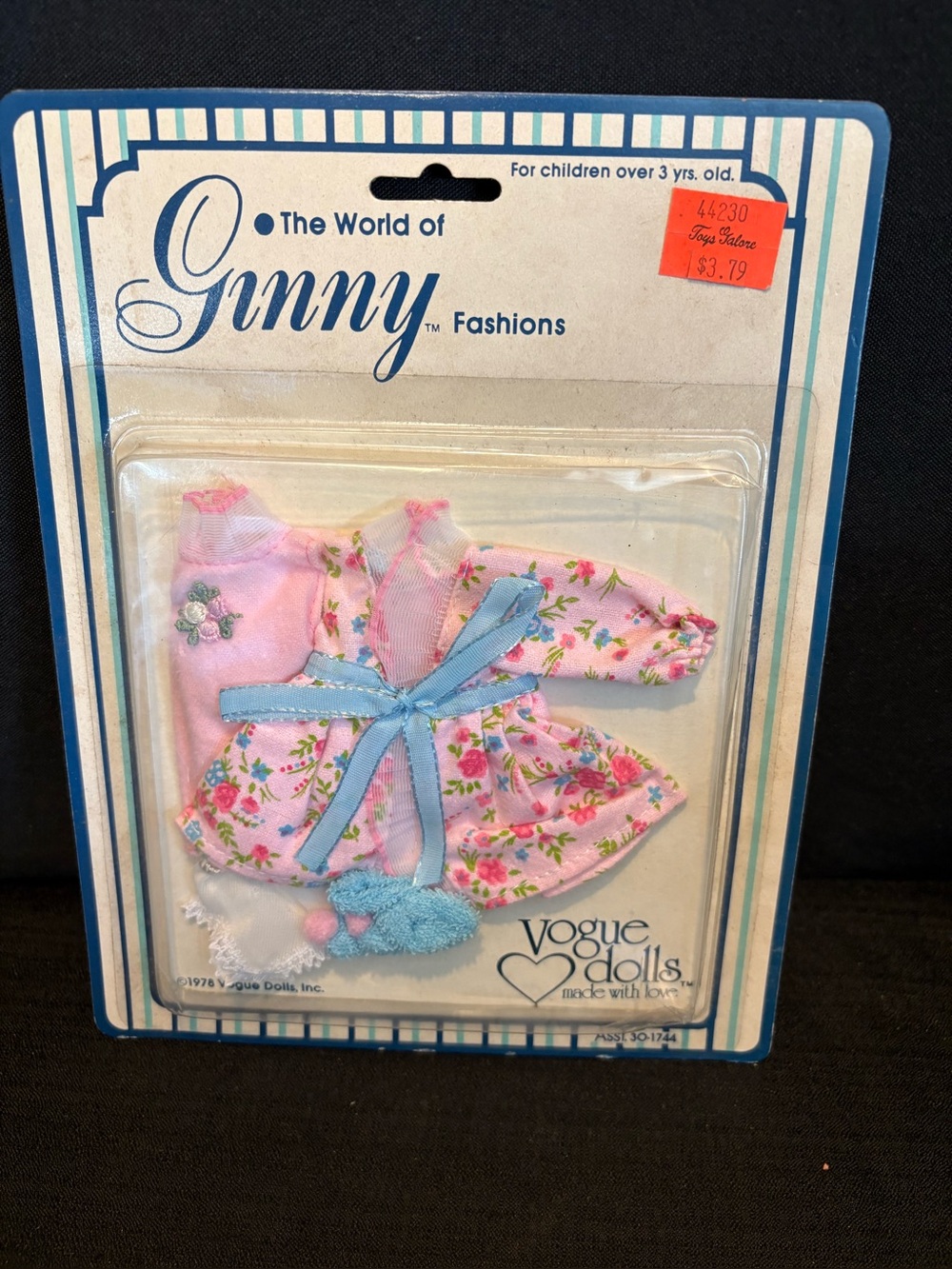 1978 vogue GINNY DOLL BEDTIME PAJAMAS plus Slippers! (plastic Dented )